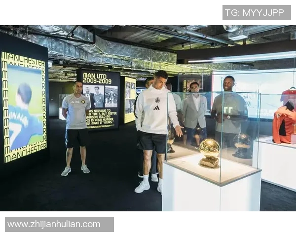 C罗足球卡碎冰版珍藏版引领收藏热潮升温 打破卡片市场新纪录