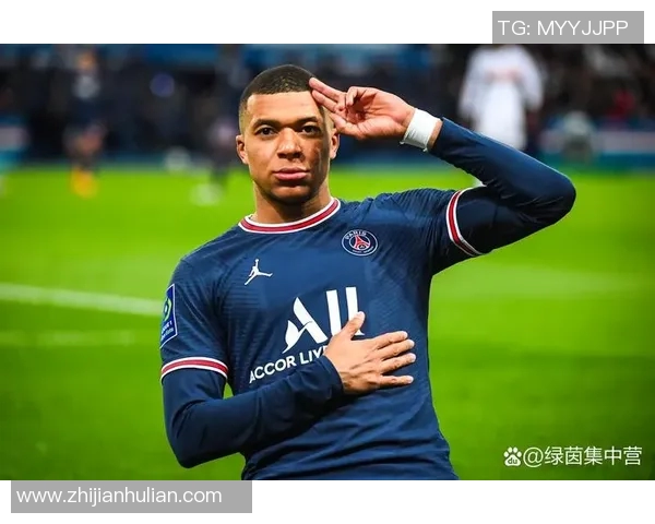 大巴黎球星谁踢的足球背后的故事与成长历程