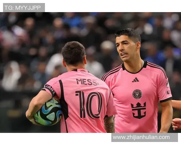 球星变装足球:穿越赛场的魅力与创意风采